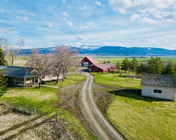 Delightful Farmhouse on Farm Ground in Idaho