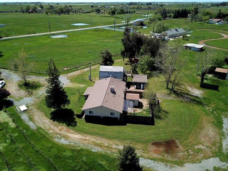 Hobby Vineyard Horse Property in Li, Farm for Sale in California