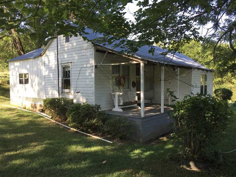 8 Acres with a Cute Old Farm : Cushman : Independence County : Arkansas