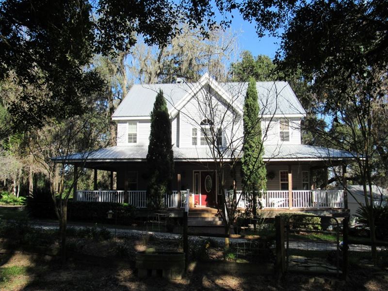 Florida Country Styled Homestead : Brooksville : Hernando County : Florida