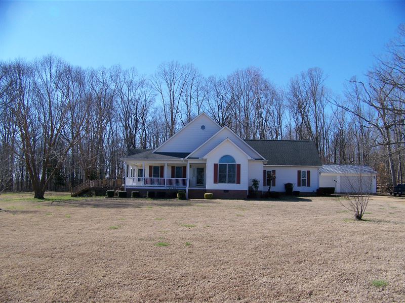 4 Br Country Home, Creek & Acreage : Adamsville : Hardin County : Tennessee