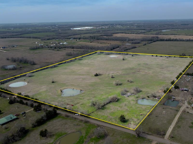 39 Fenced Grazing / Rec Acres : Paris : Lamar County : Texas