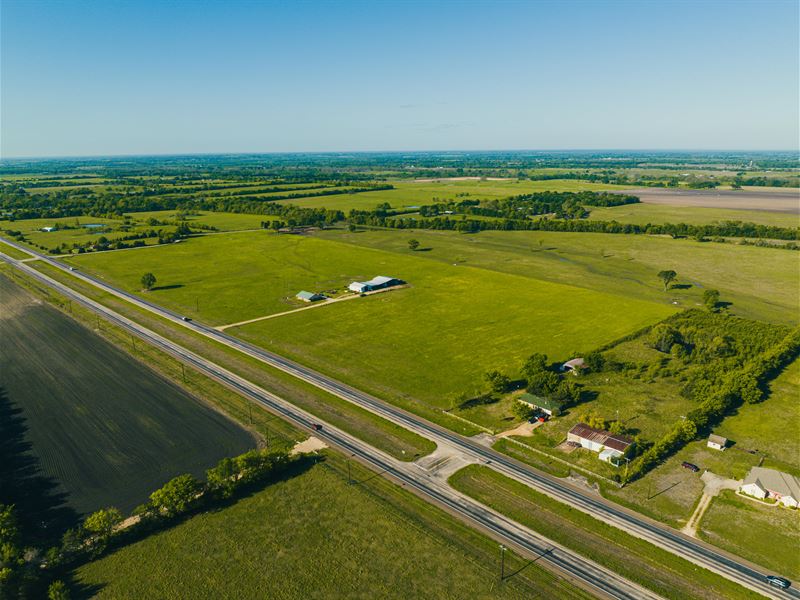 Cattle Ranch & Recreational Land : Paris : Lamar County : Texas