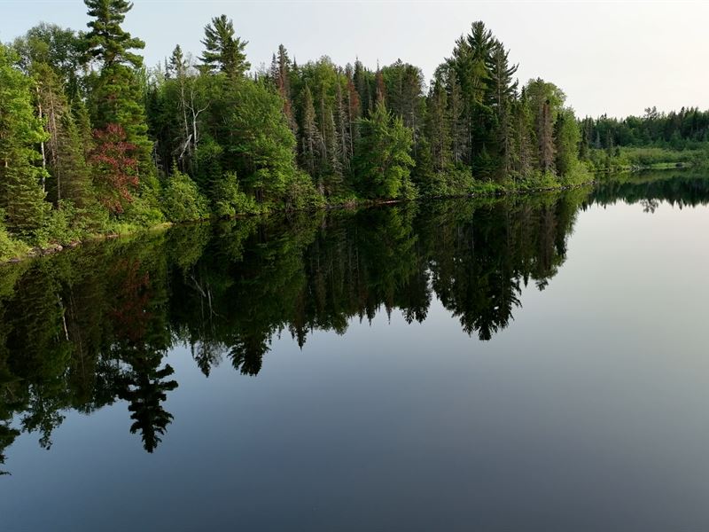 Michigan, Beautiful Fence Lake : Michigamme : Baraga County : Michigan