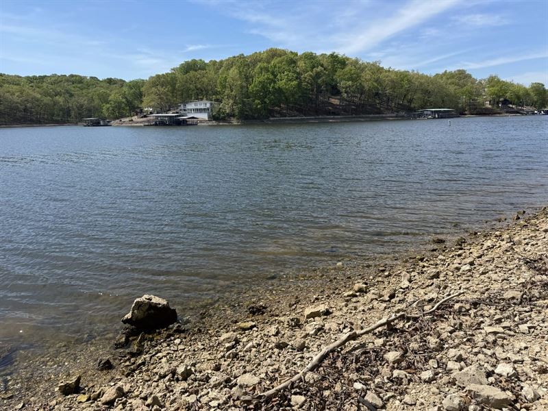 10 Acres at Lake of The Ozarks : Sunrise Beach : Camden County : Missouri