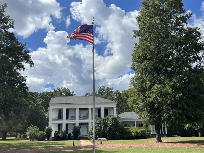 Antebellum Home on 21 Acres : Marion : Perry County : Alabama