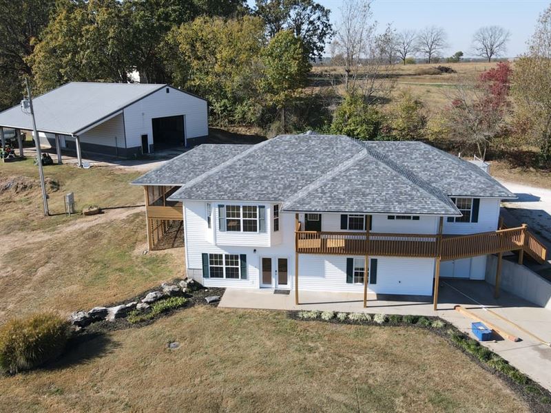 Beautiful Home on Acreage in Christ : Ozark : Christian County : Missouri