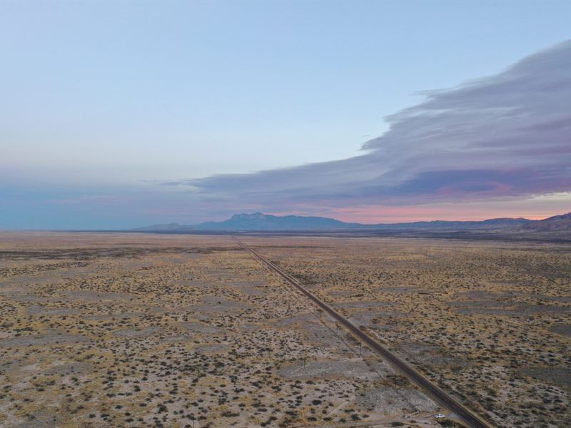 Eagle Mountain Off-Grid Paradise : Van Horn : Hudspeth County : Texas