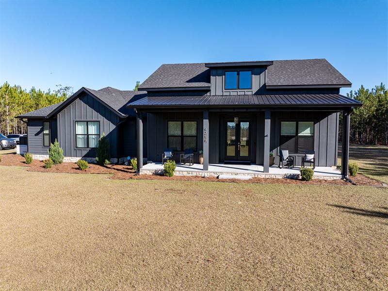 Modern Elegance / Rural Serenity : Live Oak : Suwannee County : Florida