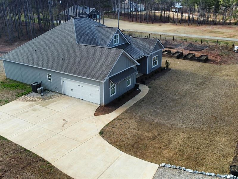 Home with Pond and 7 Acres : Salem : Lee County : Alabama