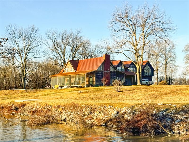 Hidden Gem on Moon Lake That Includ : Dundee : Coahoma County : Mississippi