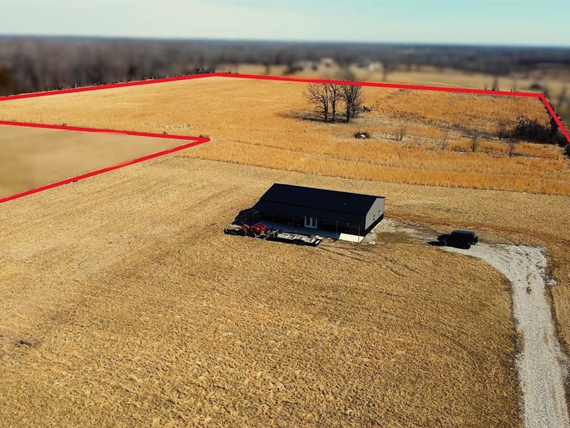 16 Acres with Spacious Shop : Poplar Bluff : Butler County : Missouri