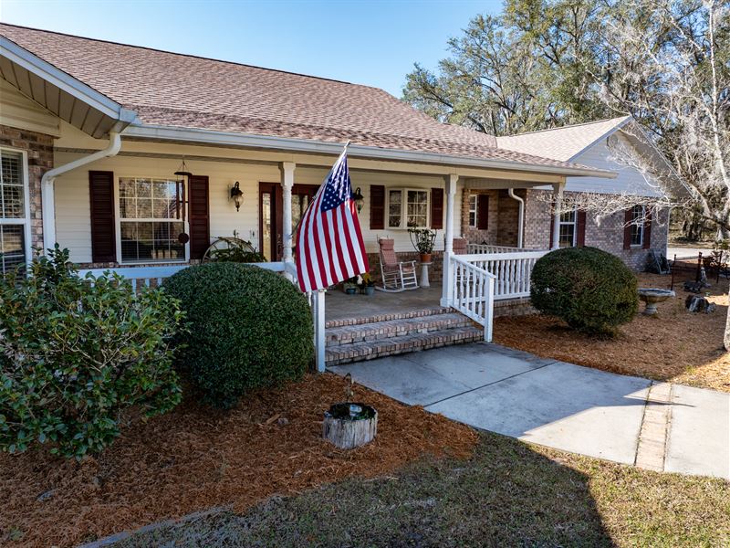 Serene Countryside : Live Oak : Suwannee County : Florida