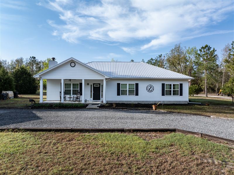 Nestled On 29 Acres : Live Oak : Suwannee County : Florida