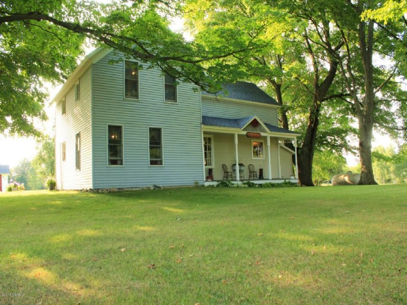 Well Kept Farm Home : Fountain : Mason County : Michigan